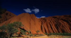 Uluru_ROW1515037638 Uluru_ROW1515037638